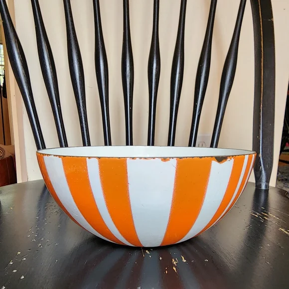 Mid Century Modern Catherineholm Orange and White Zebra Striped Enamelware Bowl - Picture 3 of 7